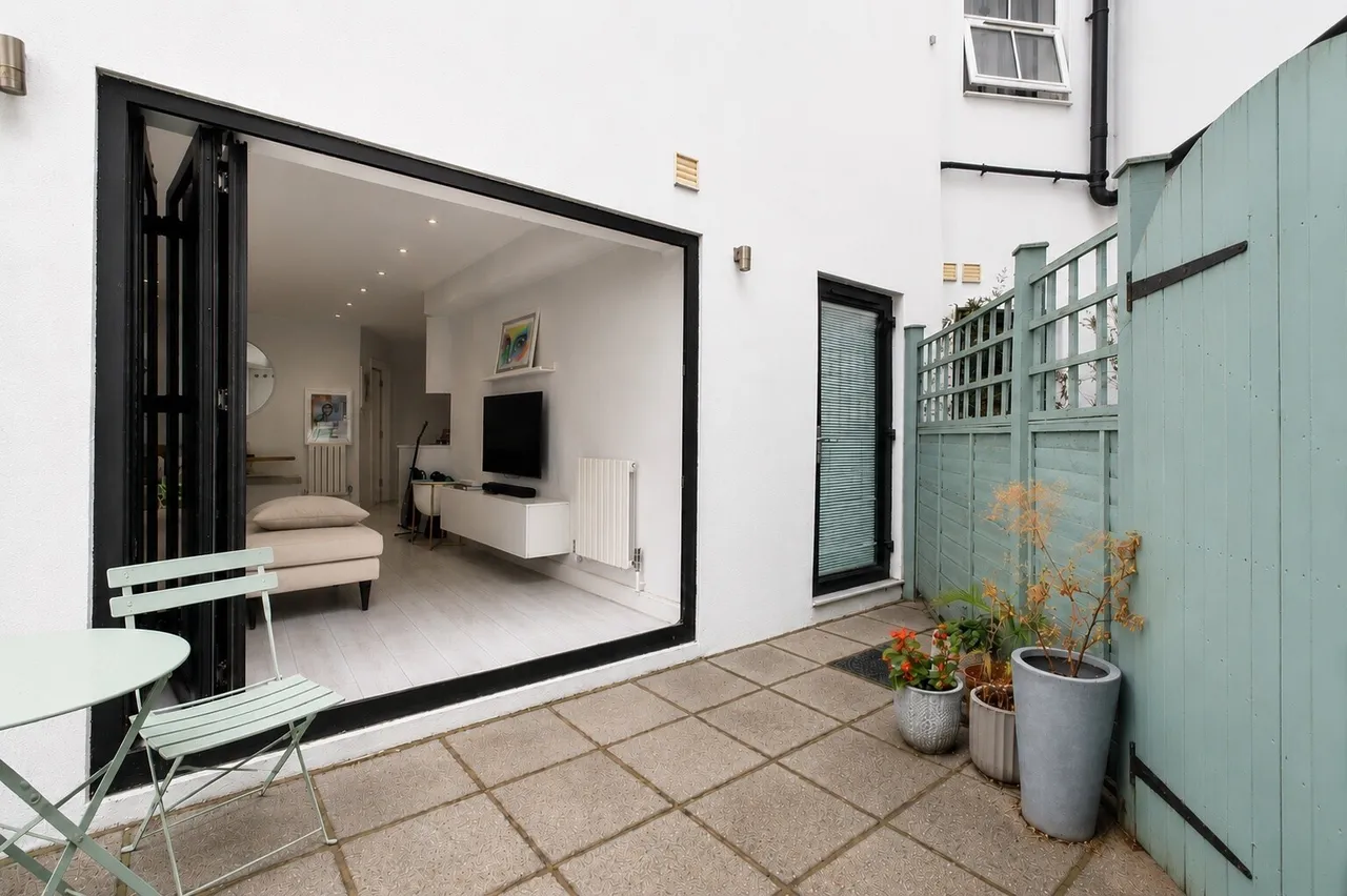 1 bed flat for sale — High Street, Kingston Upon Thames, KT1