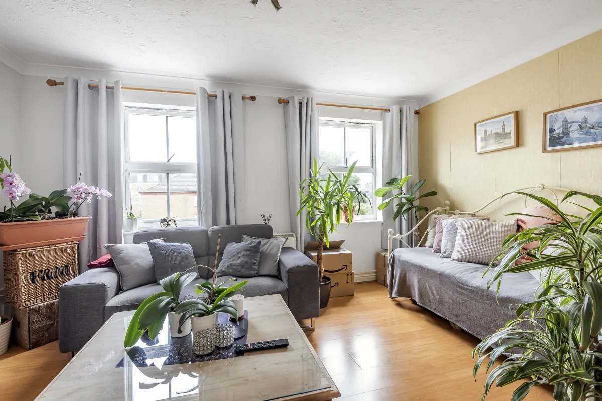 2 bed flat to rent — Woods Road, Peckham, London, SE15