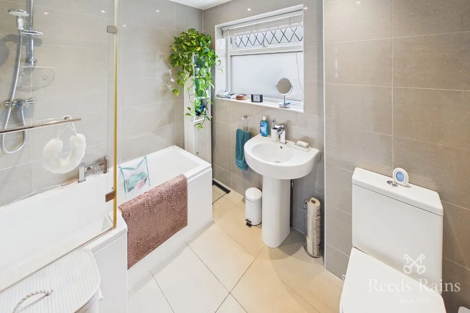 Yew Tree Drive, Barnton, CW8, photo 3