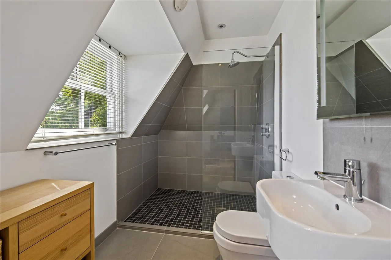 Sunnyside Road, Teddington, TW11, photo 12