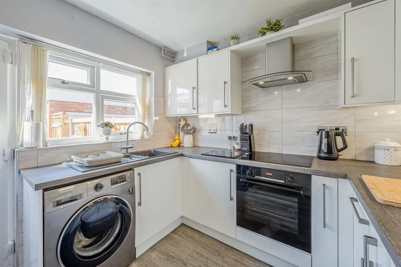 Court Crescent, Kingswinford, DY6 9RJ, photo 11