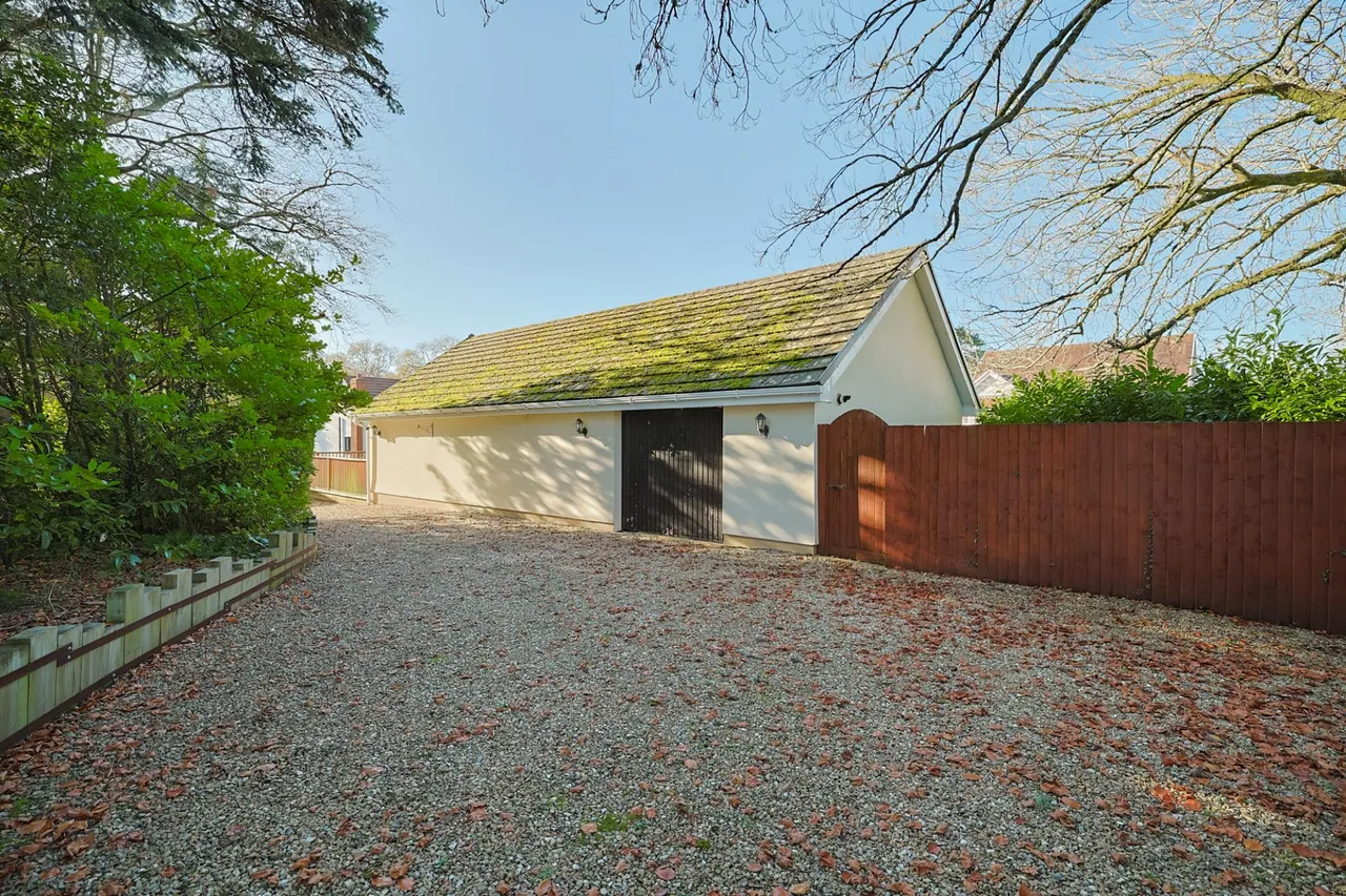 The Pines, Gowerton, photo 43