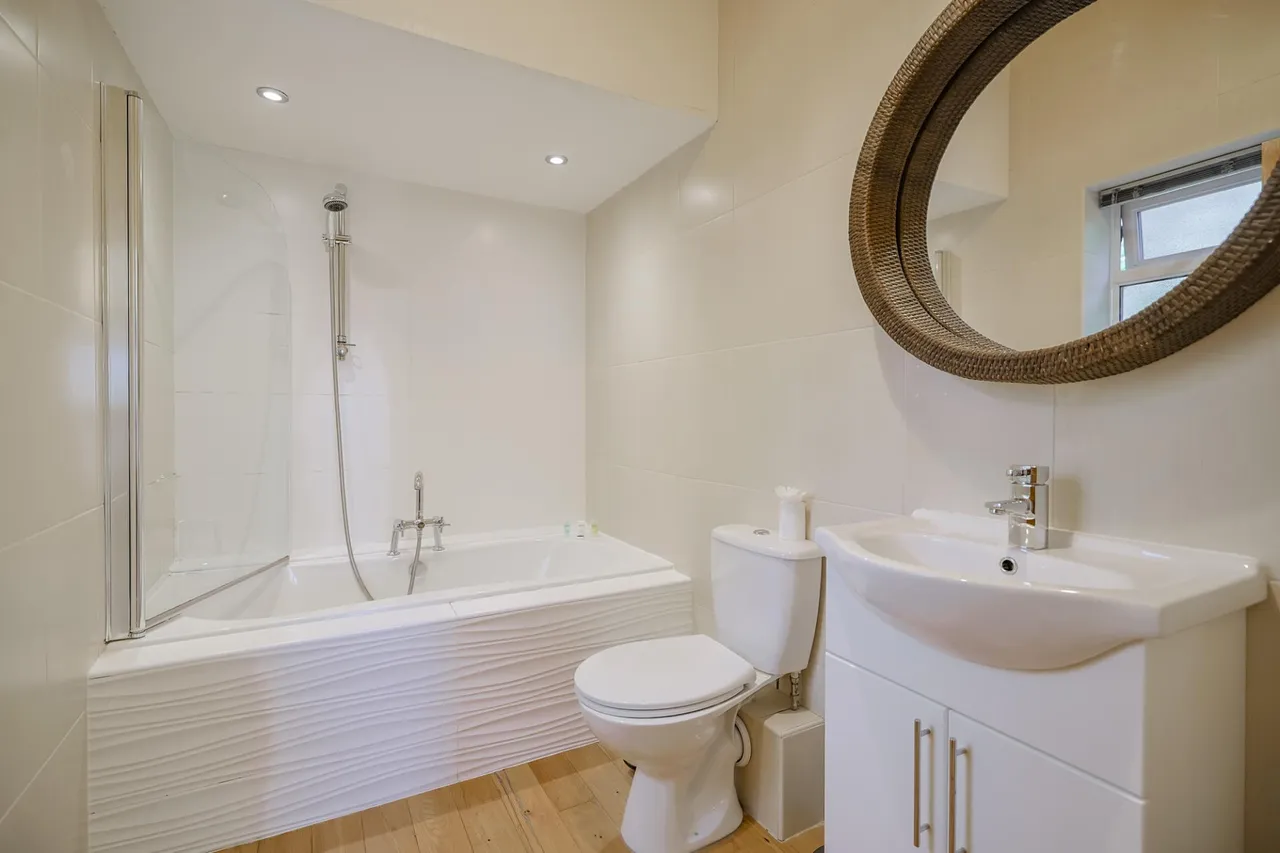 The Pines, Gowerton, photo 28