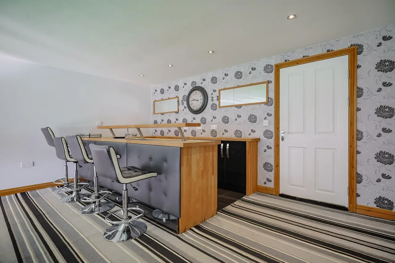 The Pines, Gowerton, photo 31