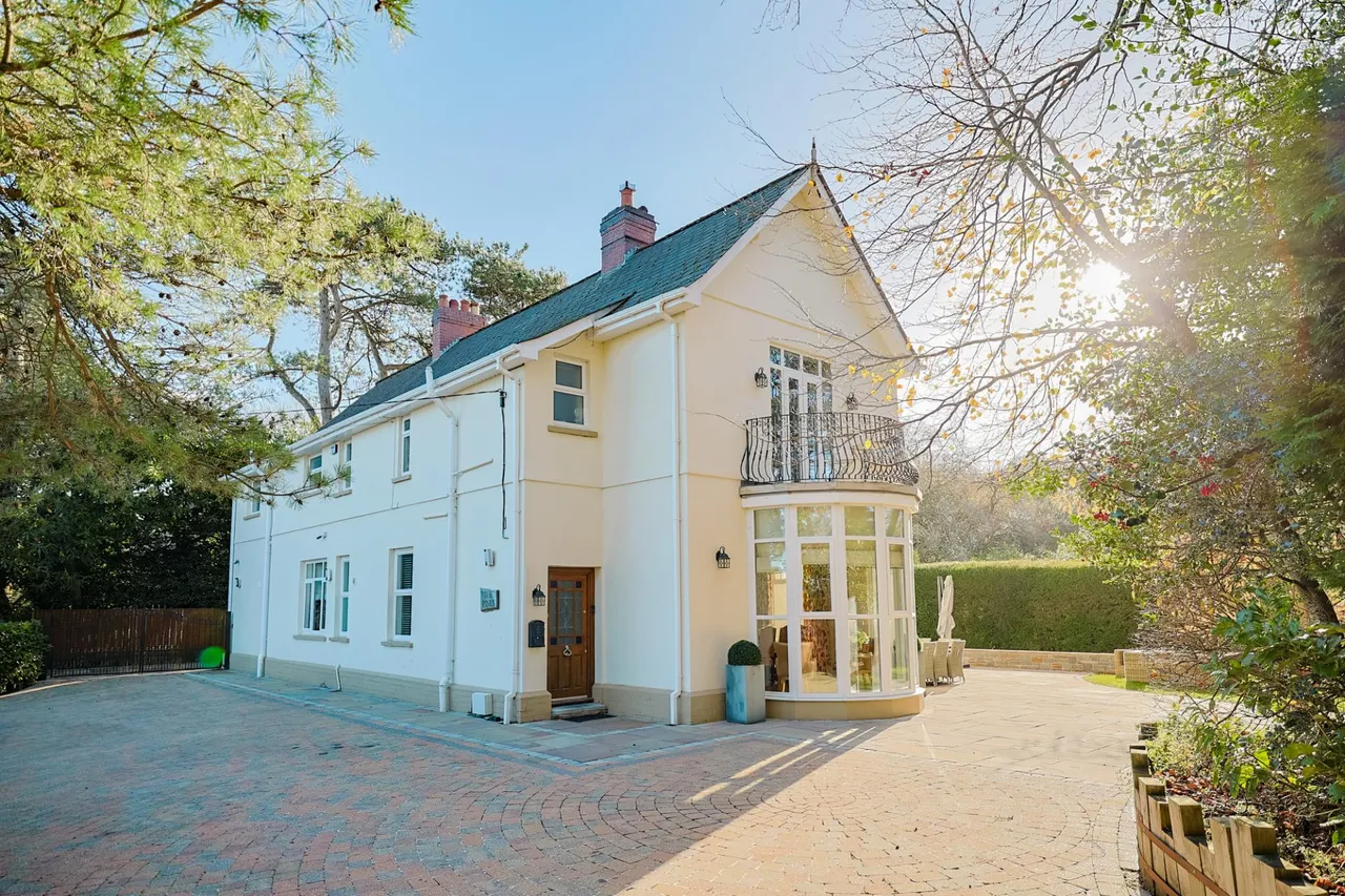The Pines, Gowerton, photo 33