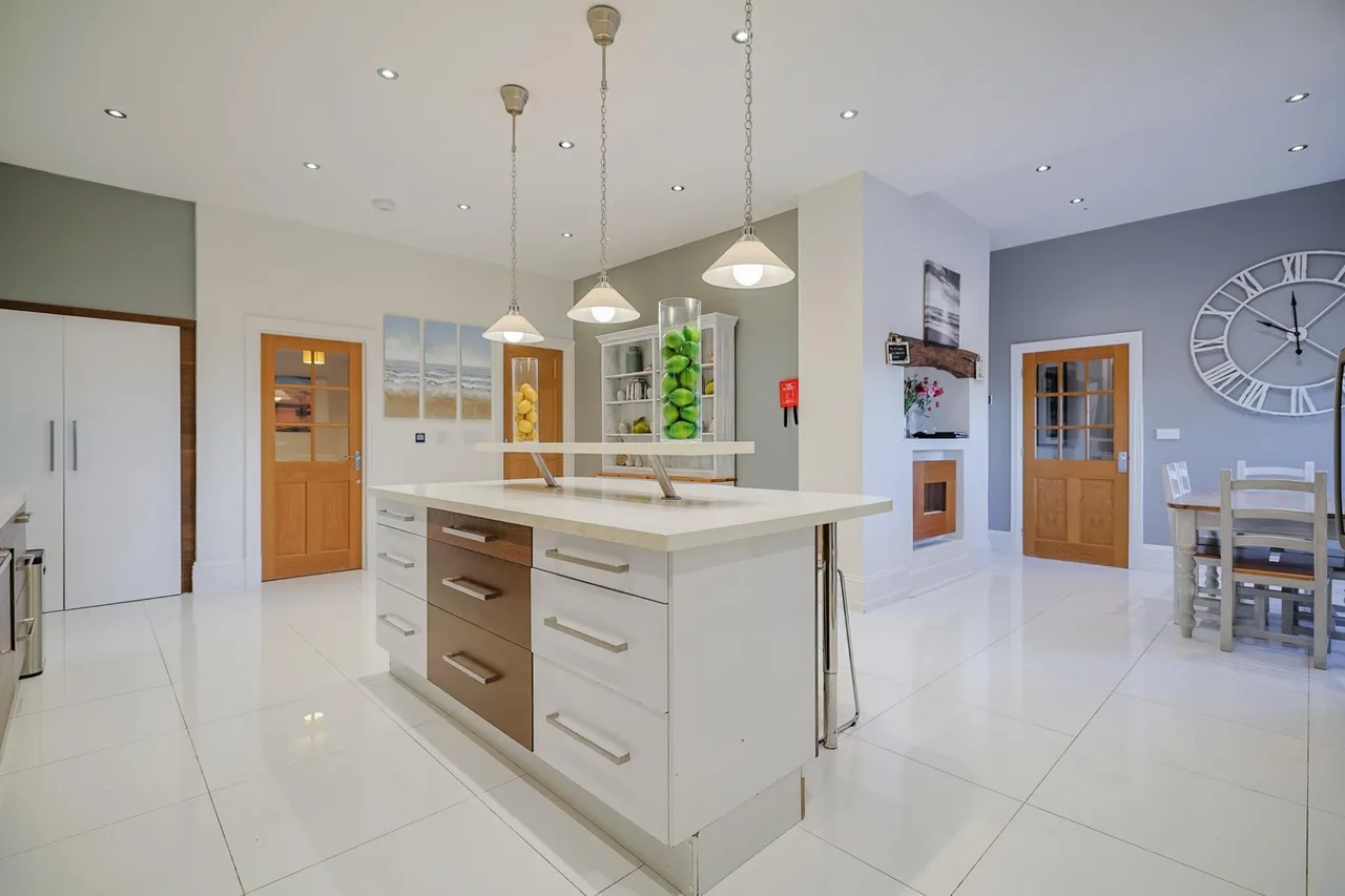 The Pines, Gowerton, photo 10
