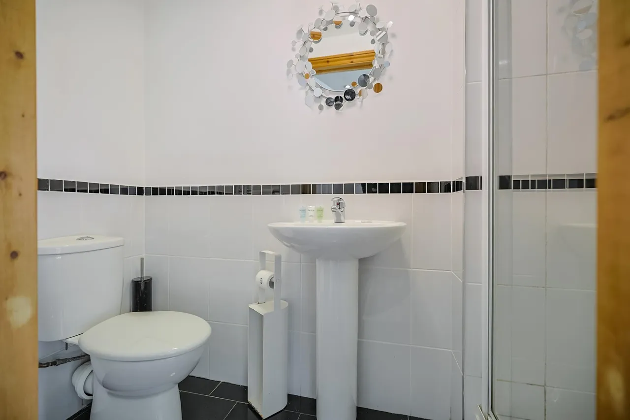 The Pines, Gowerton, photo 32