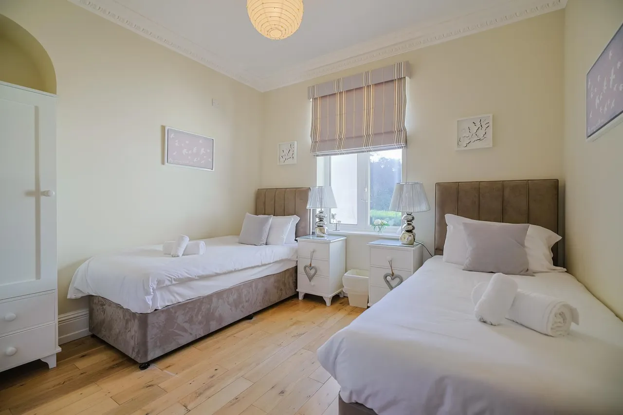 The Pines, Gowerton, photo 23