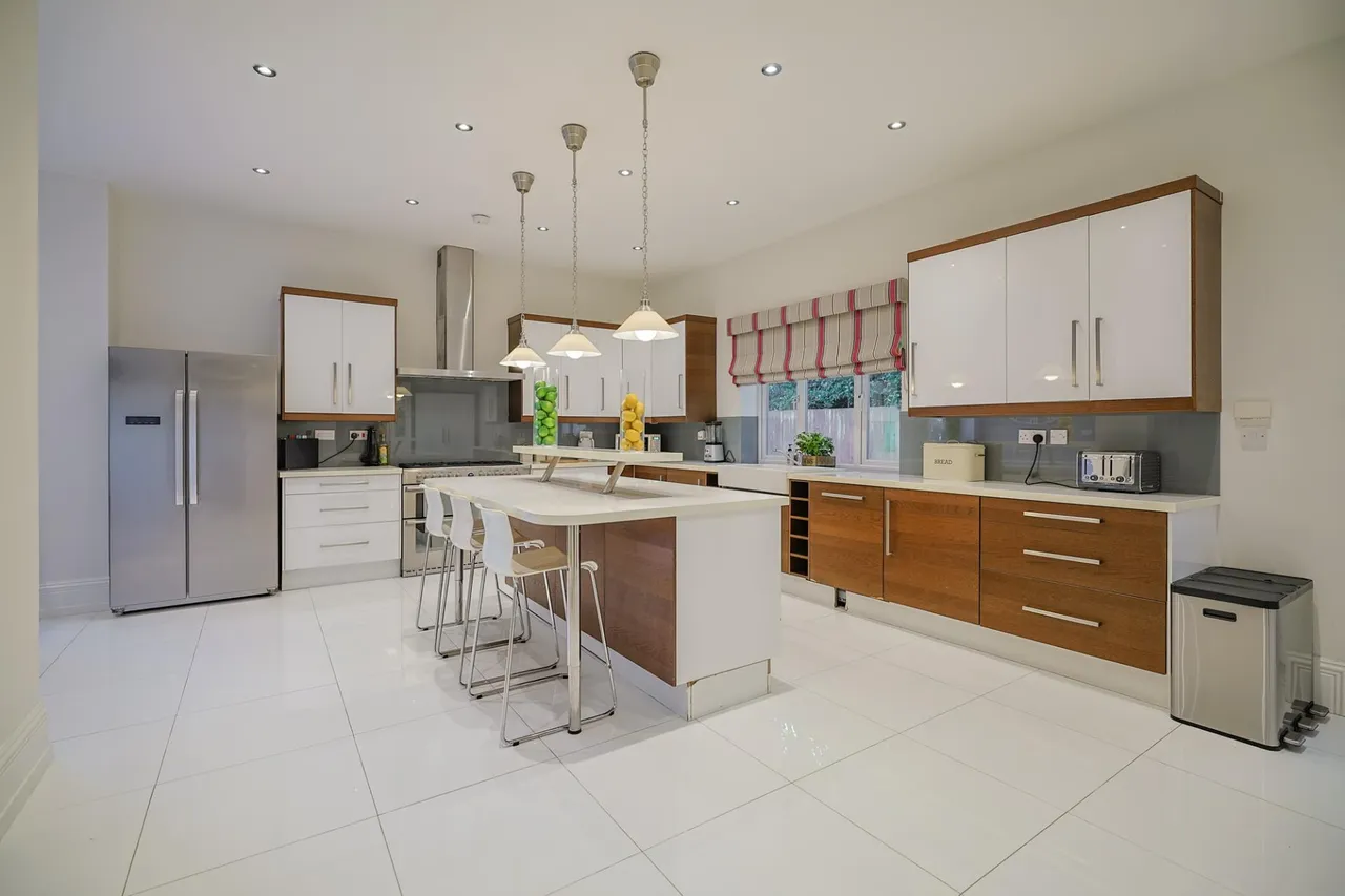 The Pines, Gowerton, photo 8