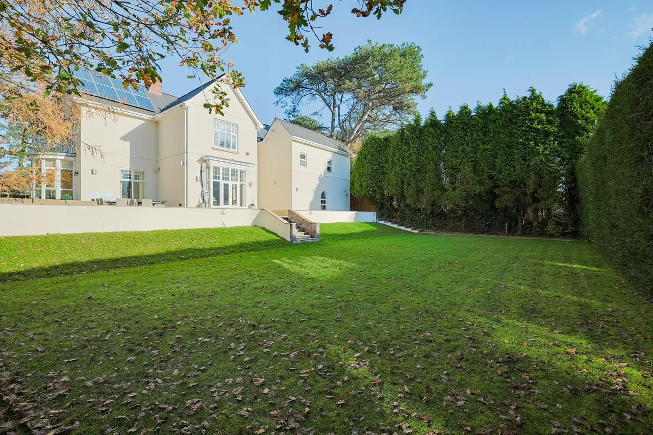 The Pines, Gowerton, photo 37
