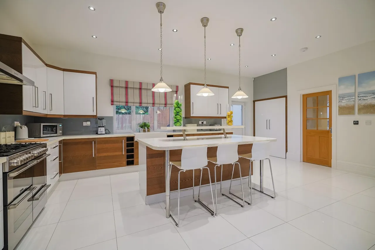 The Pines, Gowerton, photo 7