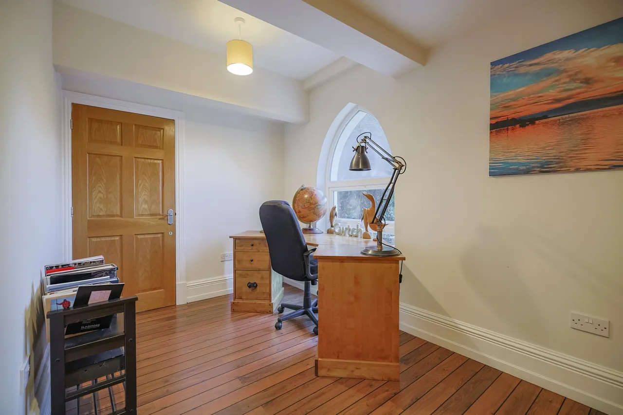 The Pines, Gowerton, photo 12