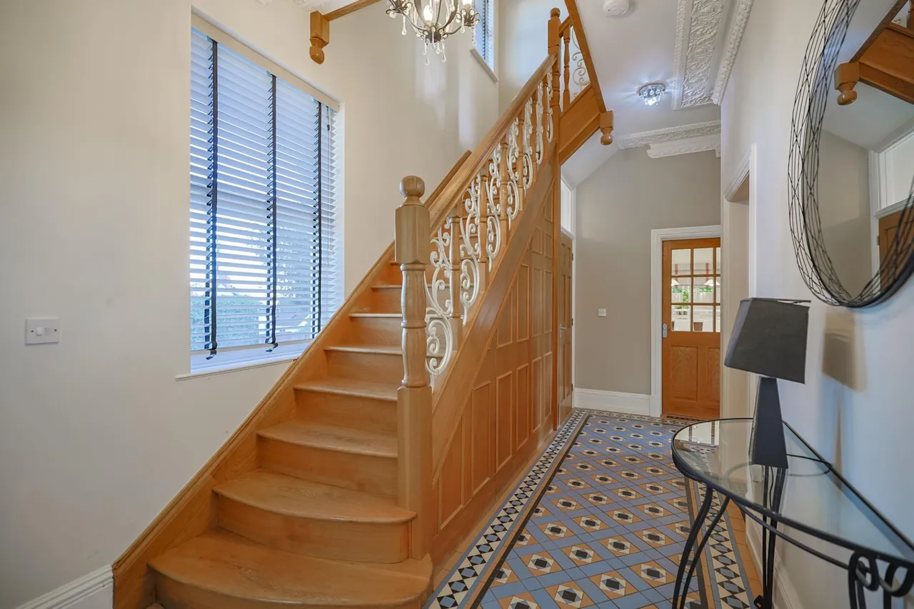 The Pines, Gowerton, photo 15