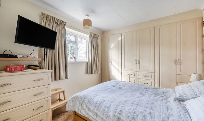 Rosebank, Epsom, KT18, photo 8