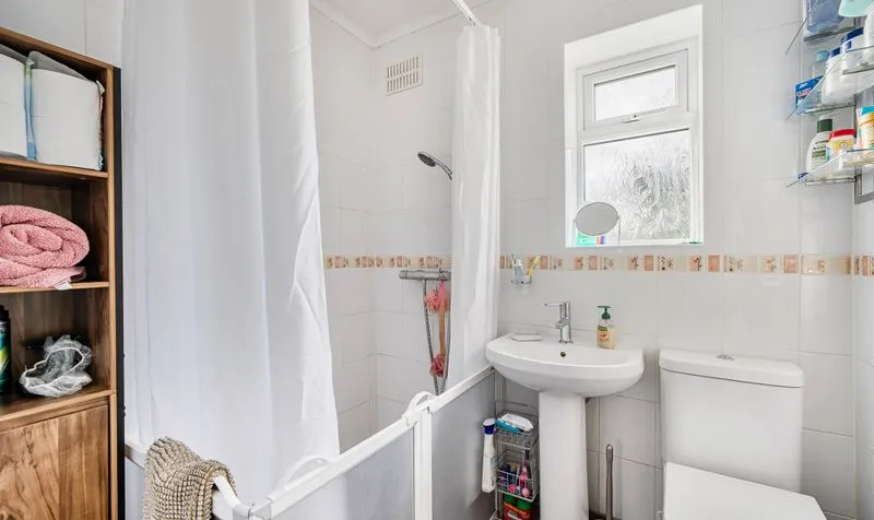 Rosebank, Epsom, KT18, photo 9