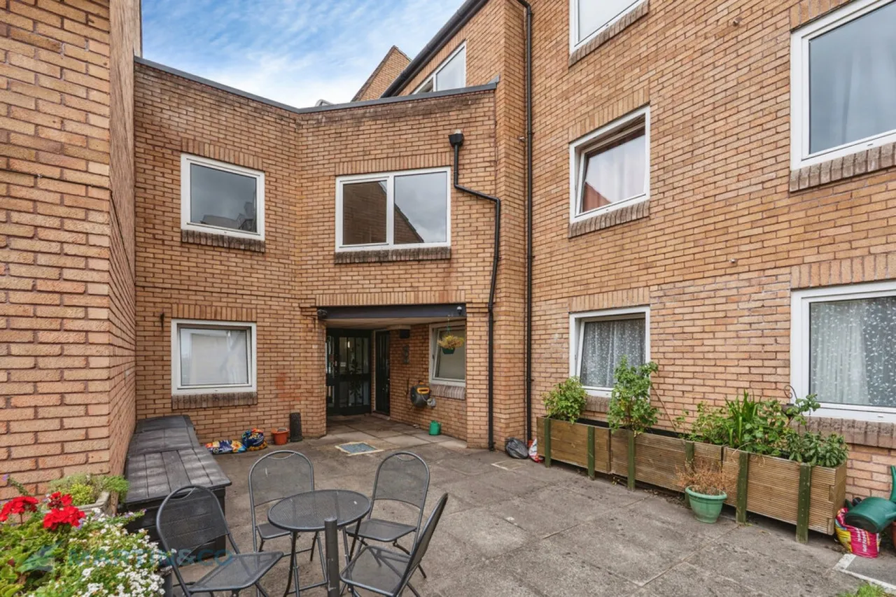 1 bed flat for sale — Mount Hermon Road, Woking, Surrey
