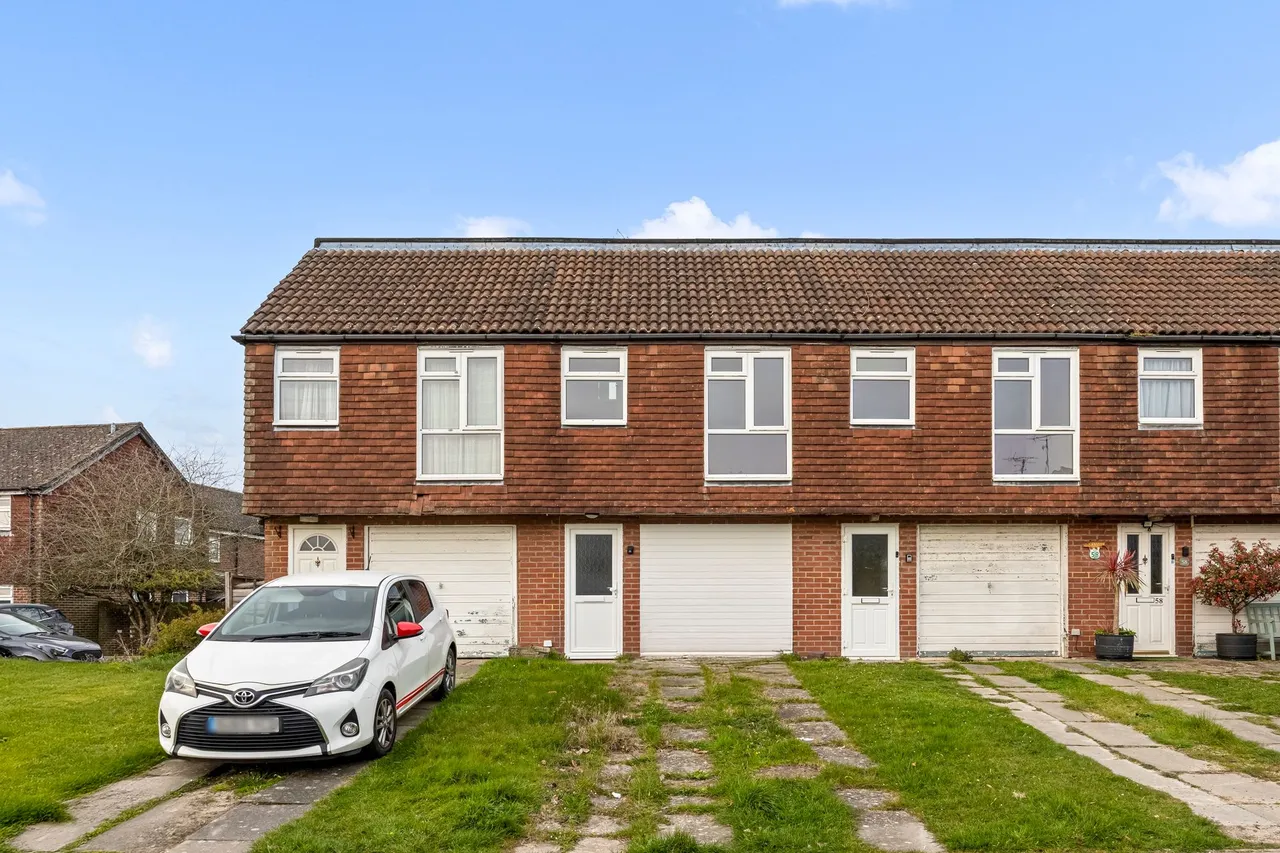 2 bed property for sale, Challoners, Horsted Keynes, RH17