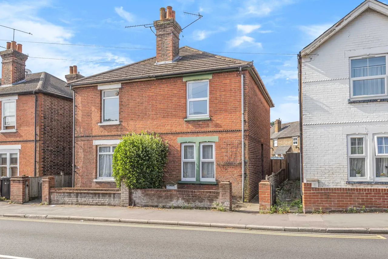 4 bed house to rent — Guildford Park Road, Guildford, GU2 7NF