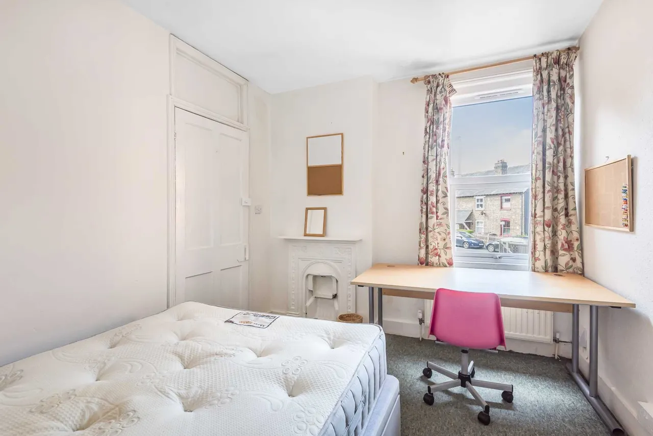 Guildford Park Road, Guildford, GU2 7NF, photo 4
