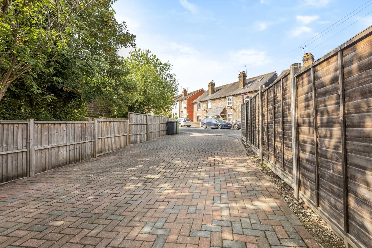Guildford Park Road, Guildford, GU2 7NF, photo 8
