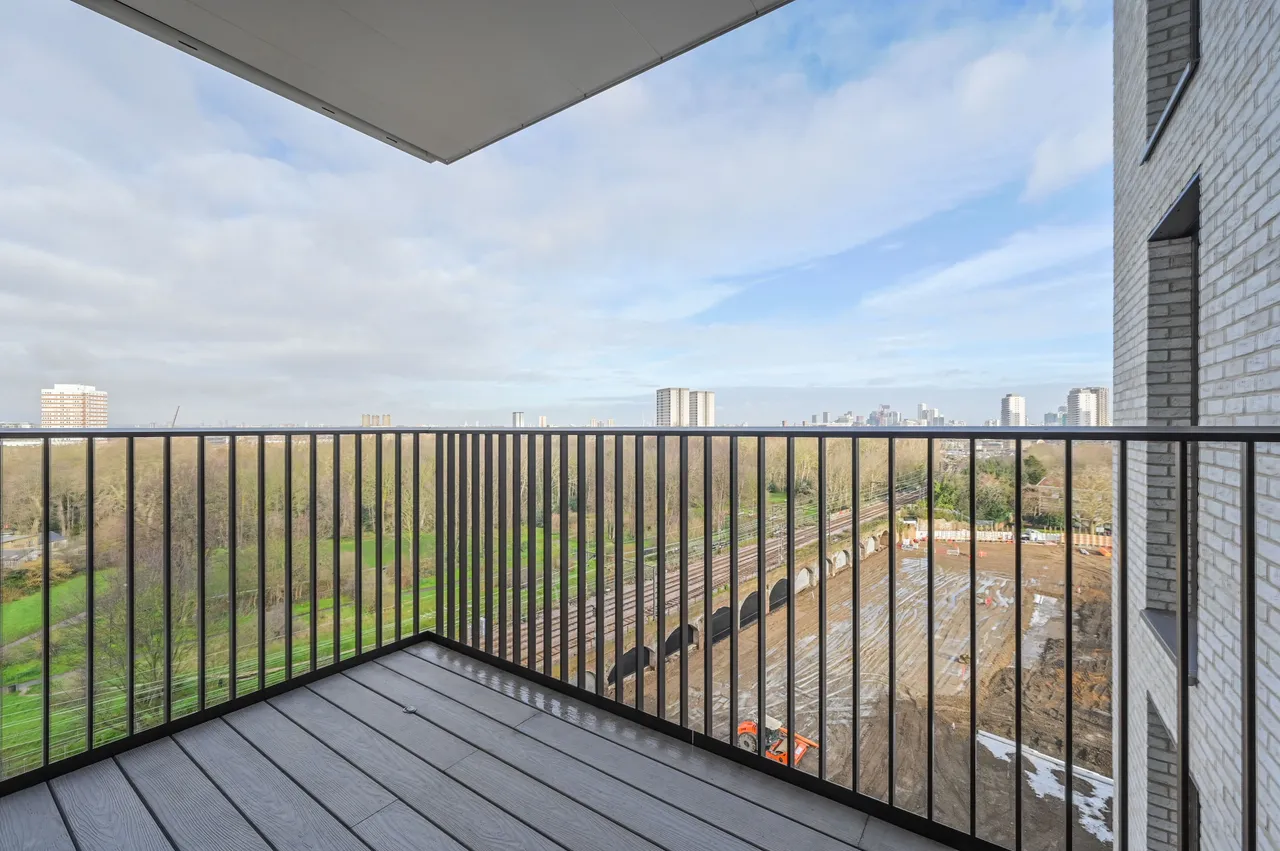 Flat 904, Bow View Apartments, 2 Maple Mews, photo 5