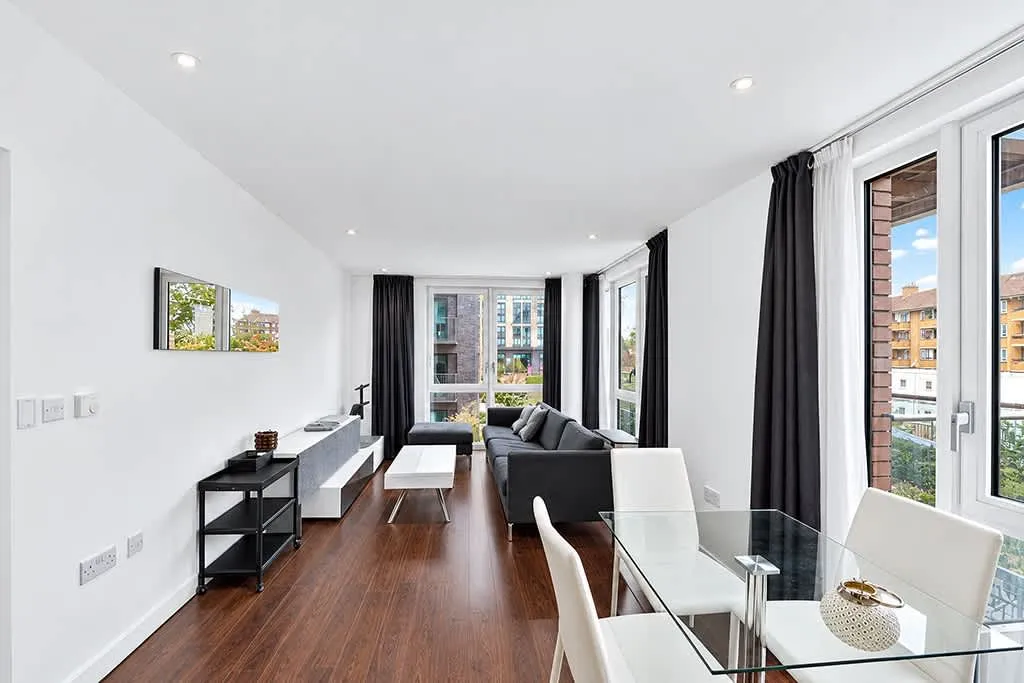 2 bed flat to rent, Devan Grove, London, N4