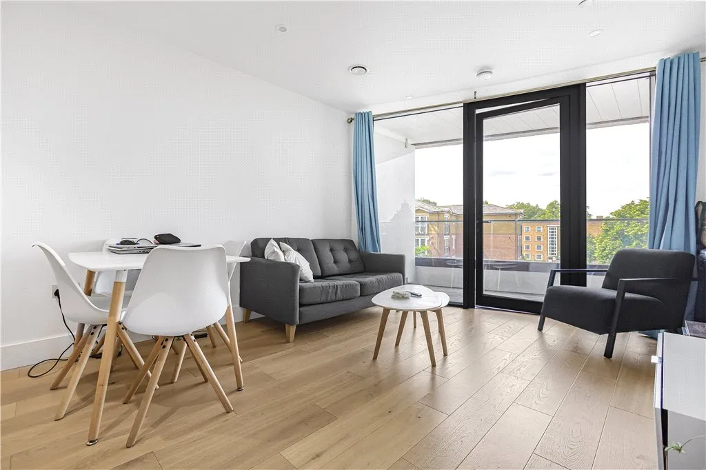 1 bed flat for sale, Kingsland High Street, London, E8