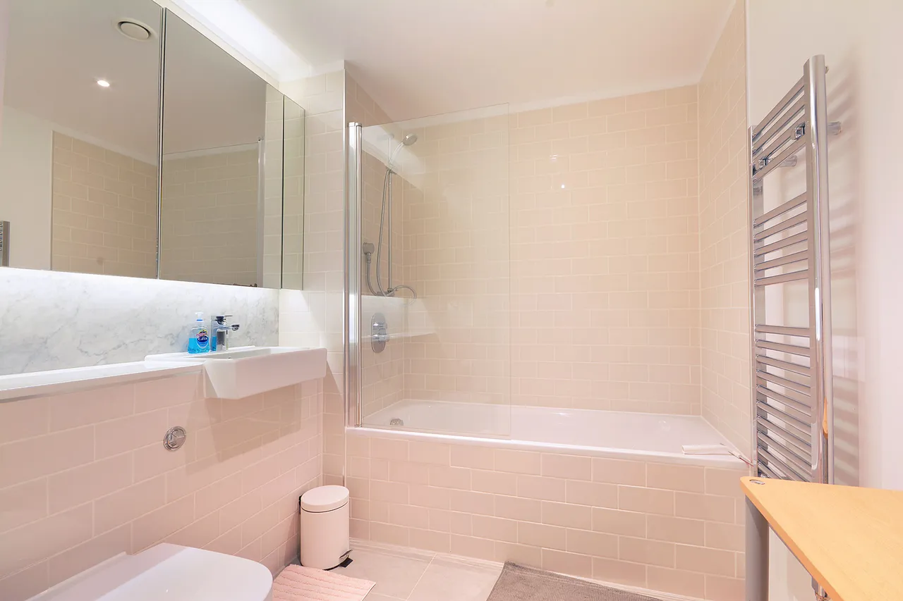 302 Capell Apartments, Victory Place, London, photo 6