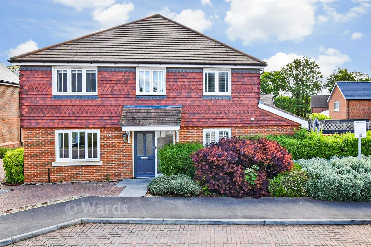 3 bed house for sale, Alans Gardens, Yalding, ME18