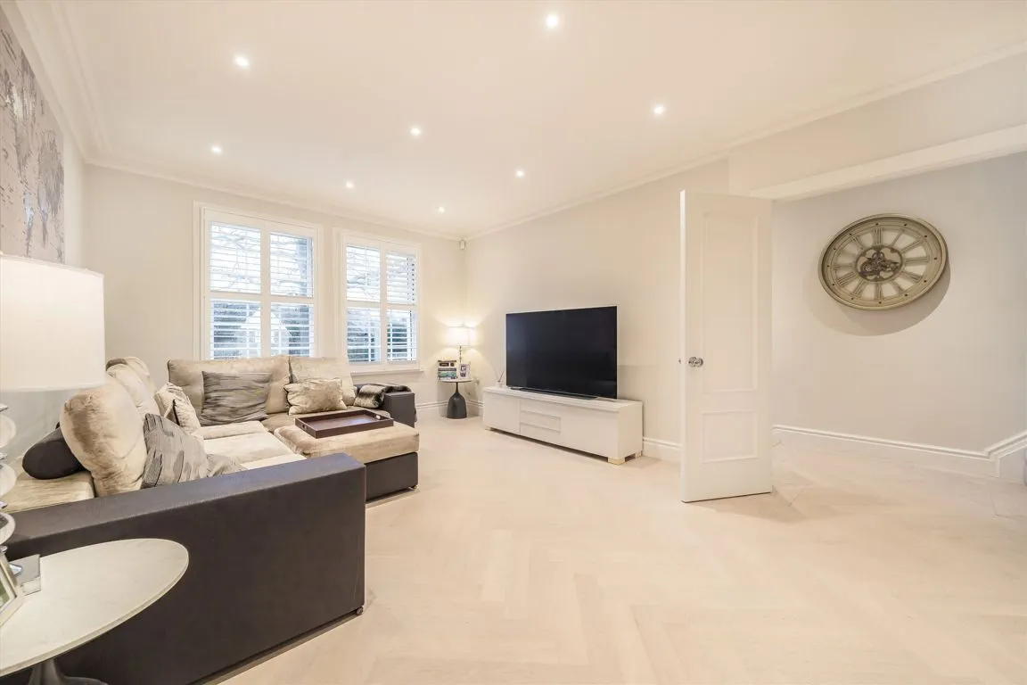 Thames Street, Weybridge, KT13, photo 2