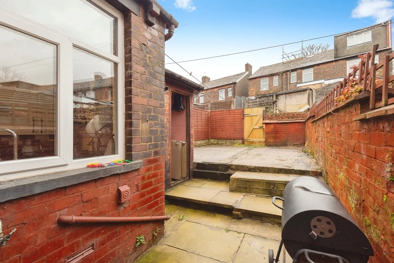 Prince Edward Avenue, OLDHAM, Lancashire, OL4, photo 17