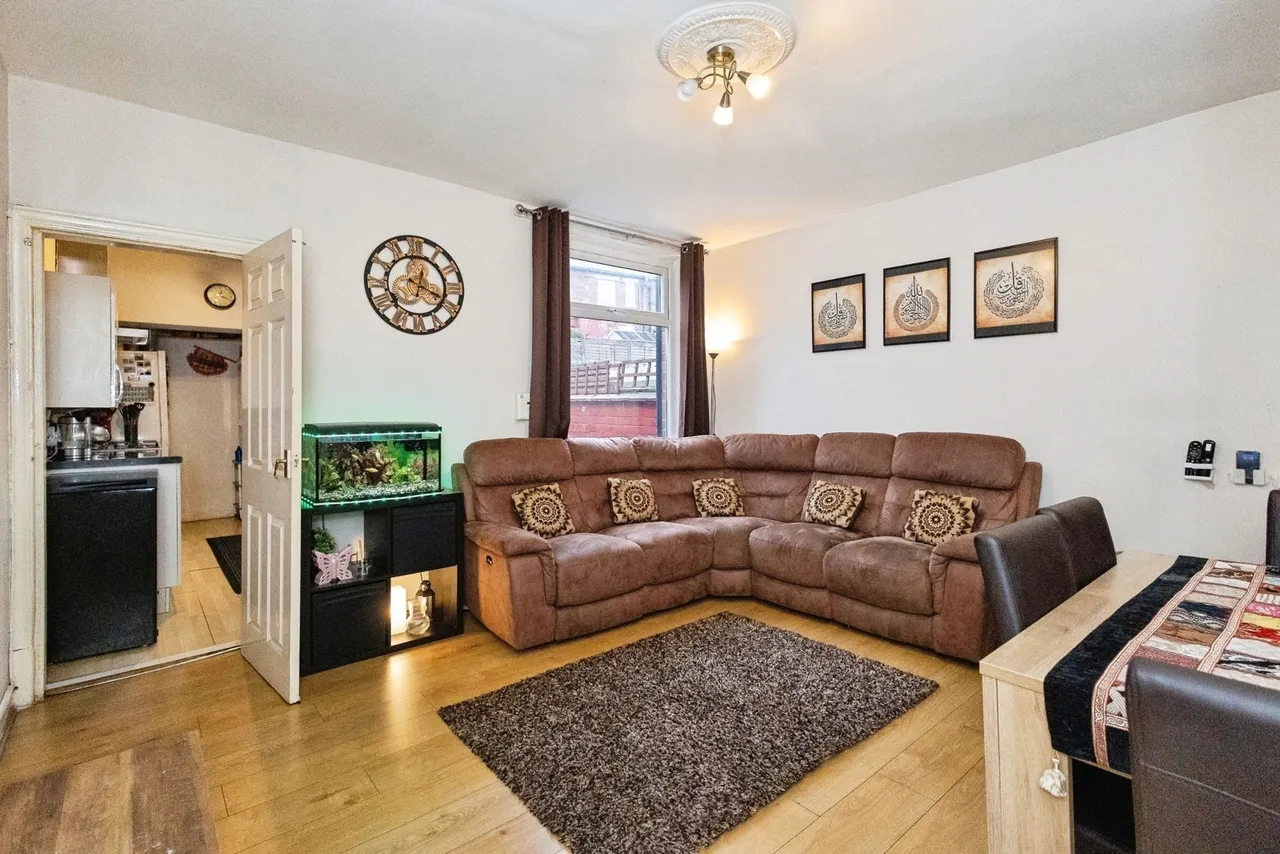 Prince Edward Avenue, OLDHAM, Lancashire, OL4, photo 4