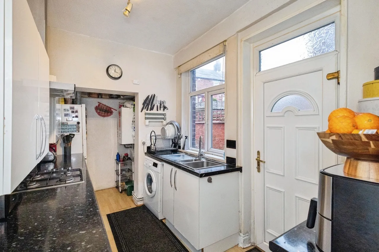 Prince Edward Avenue, OLDHAM, Lancashire, OL4, photo 8