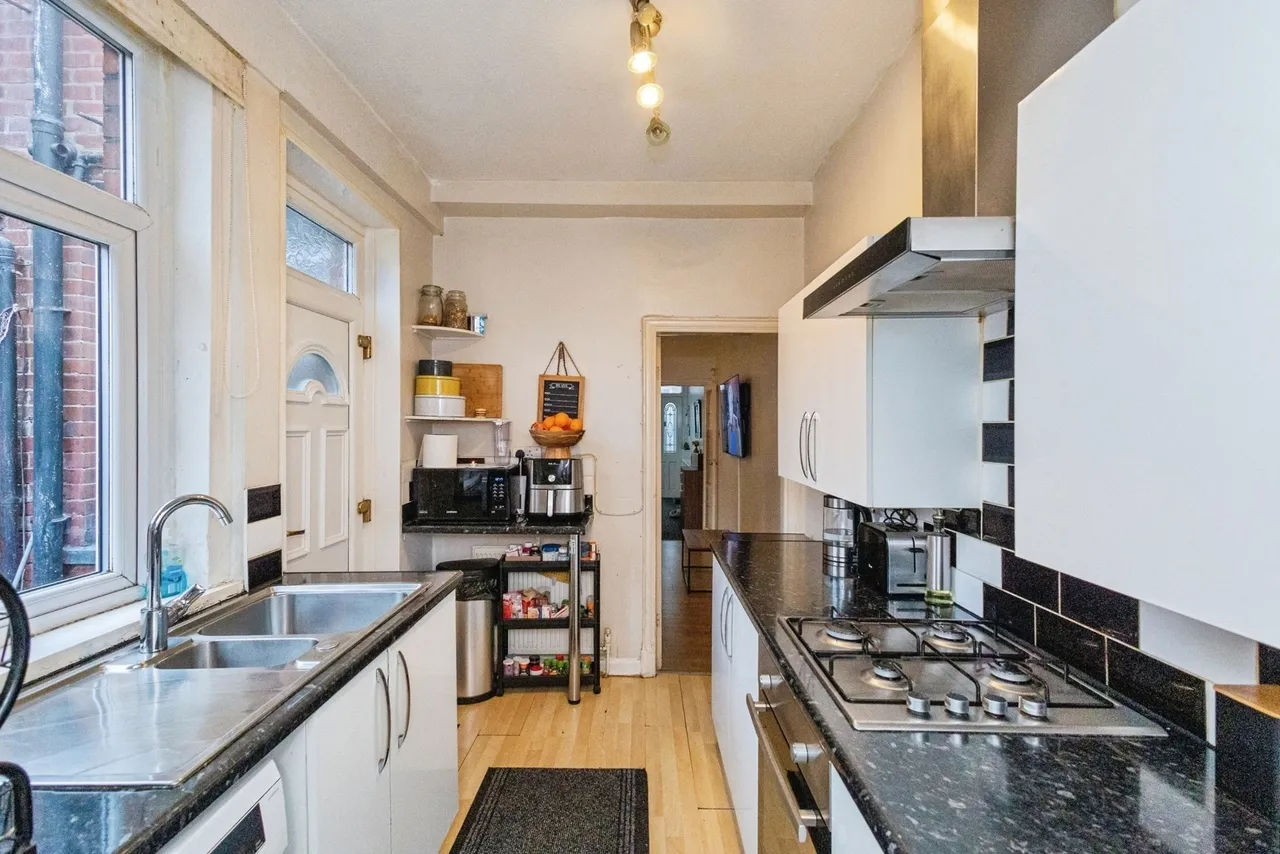 Prince Edward Avenue, OLDHAM, Lancashire, OL4, photo 9