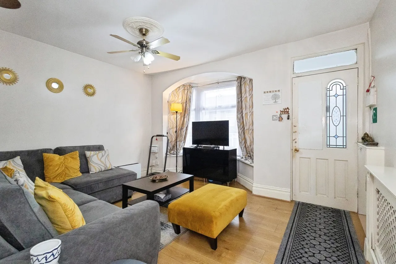 Prince Edward Avenue, OLDHAM, Lancashire, OL4, photo 3