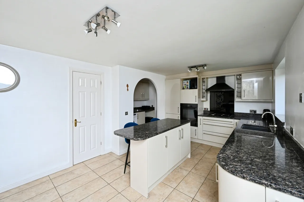 Chestnut Close Harlow Wood, Nottingham, photo 4