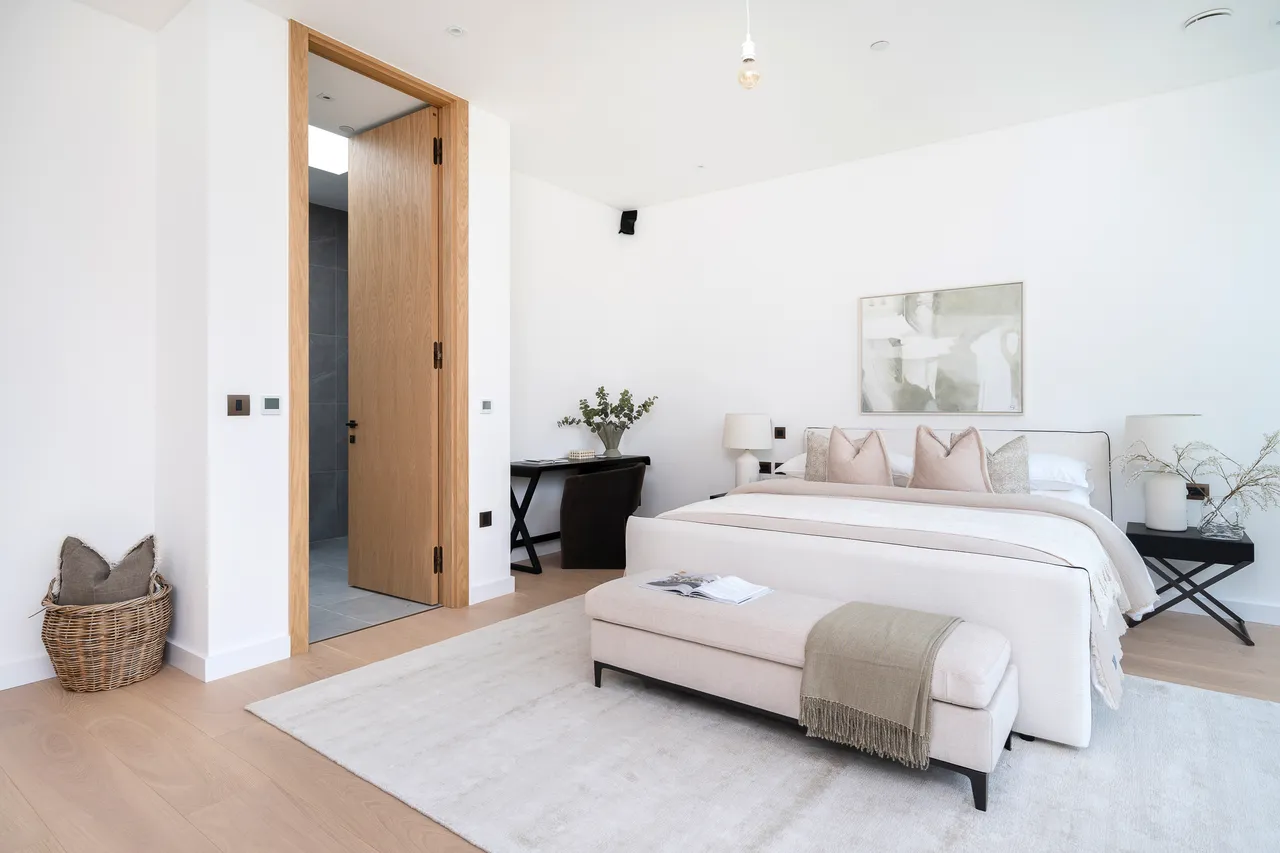 Woodlands, Coombe Hill Road, Kingston upon Thames, South West London, photo 8