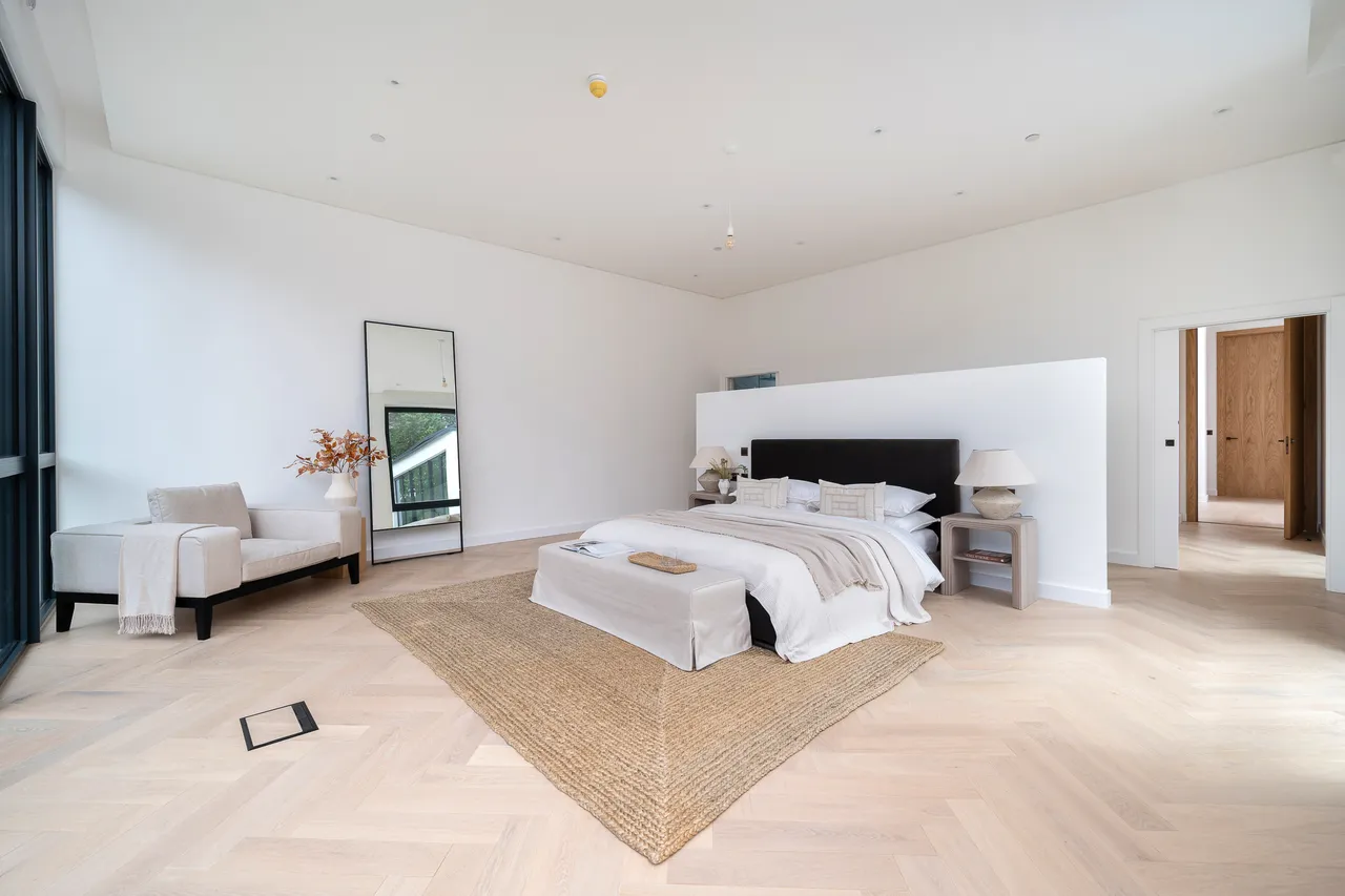 Woodlands, Coombe Hill Road, Kingston upon Thames, South West London, photo 9