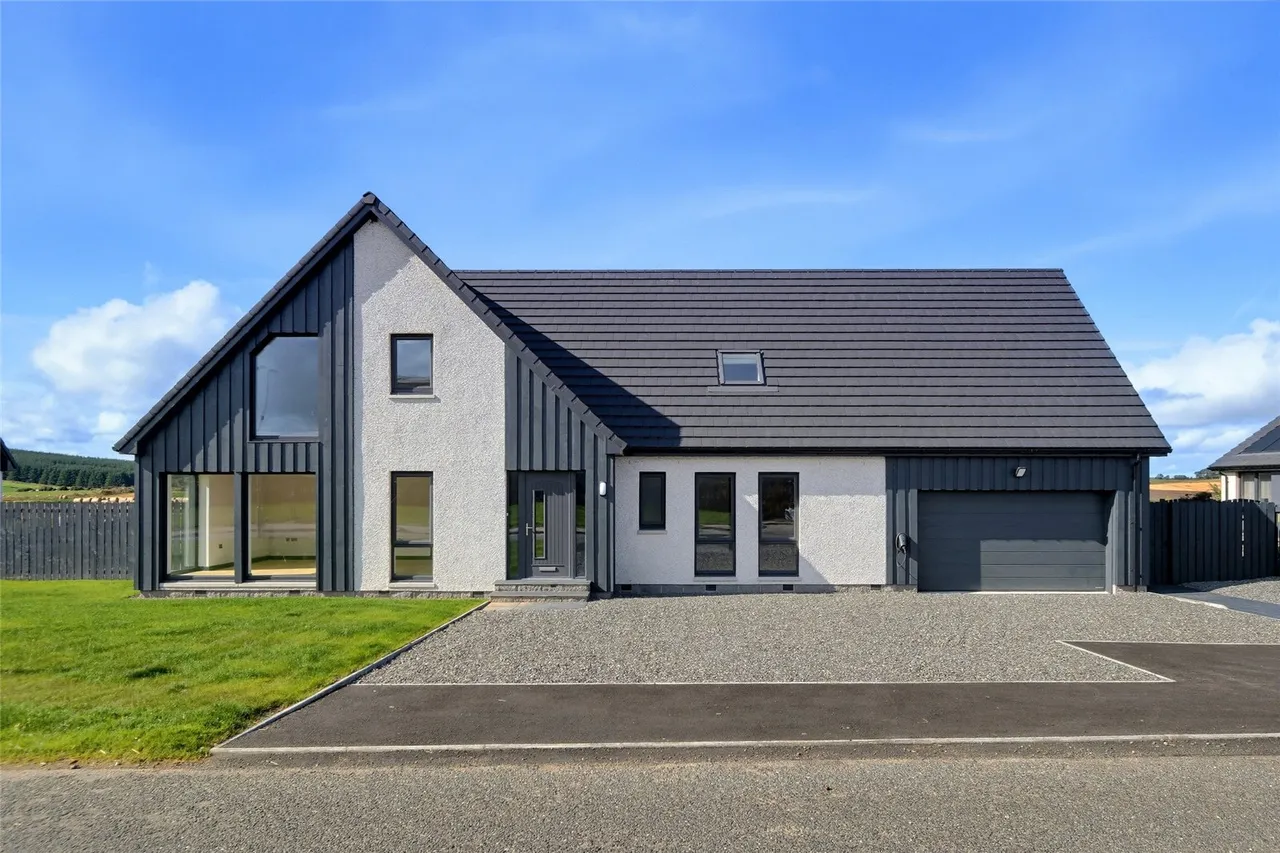 5 bed house for sale, Strathmore, Berefold, AB41