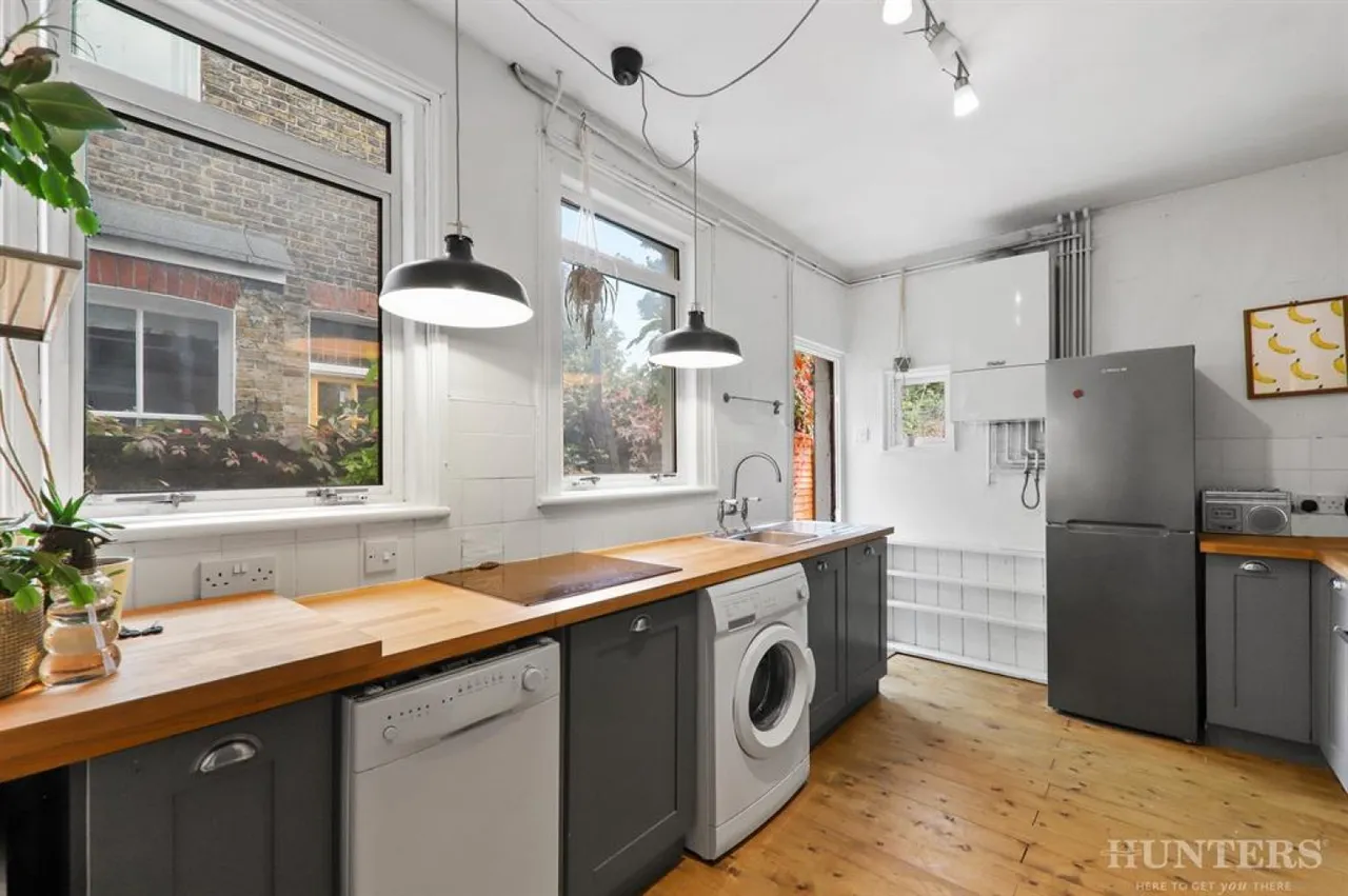 Greyhound Road, London, N17, photo 6