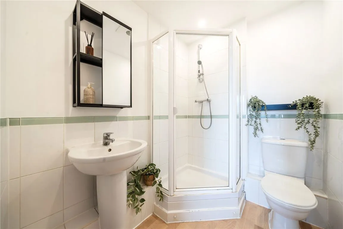 Victoria Road, London, photo 9