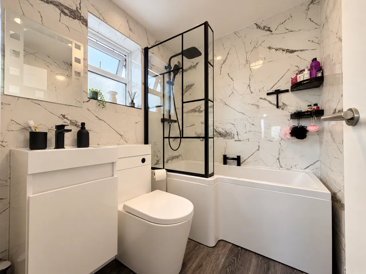 Lovely Three Bedroom Semi Detached Home Close, To Schools And Train Station, photo 12