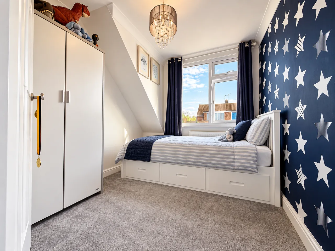Lovely Three Bedroom Semi Detached Home Close, To Schools And Train Station, photo 15
