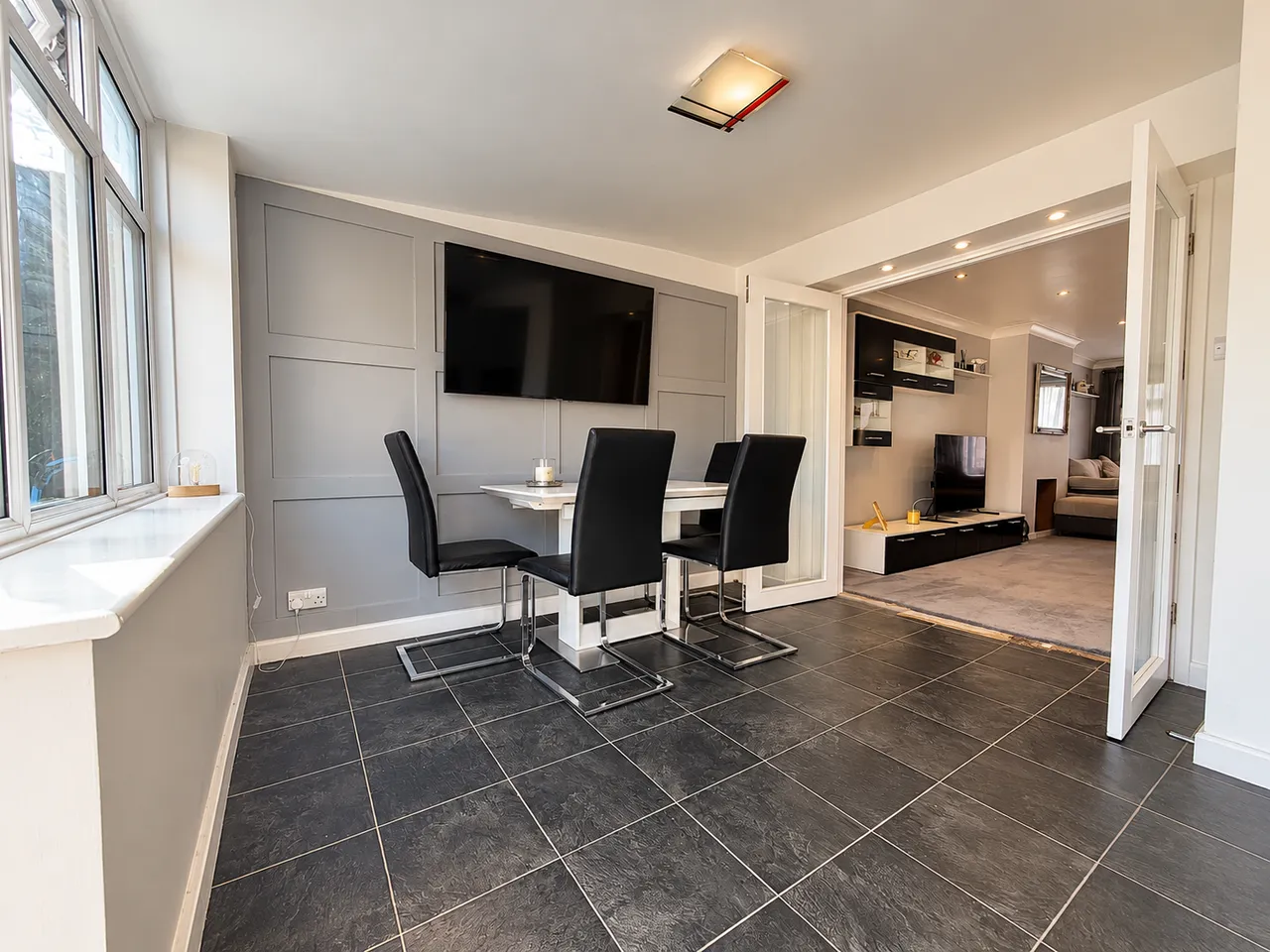 Lovely Three Bedroom Semi Detached Home Close, To Schools And Train Station, photo 7