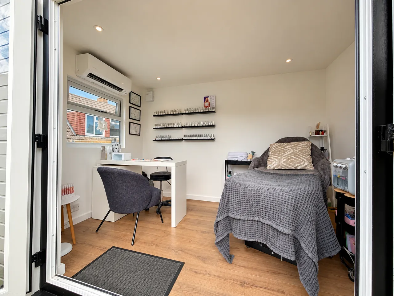 Lovely Three Bedroom Semi Detached Home Close, To Schools And Train Station, photo 11