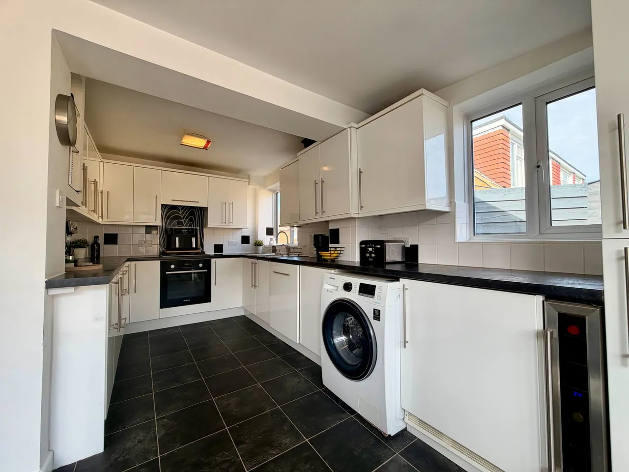 Lovely Three Bedroom Semi Detached Home Close, To Schools And Train Station, photo 6