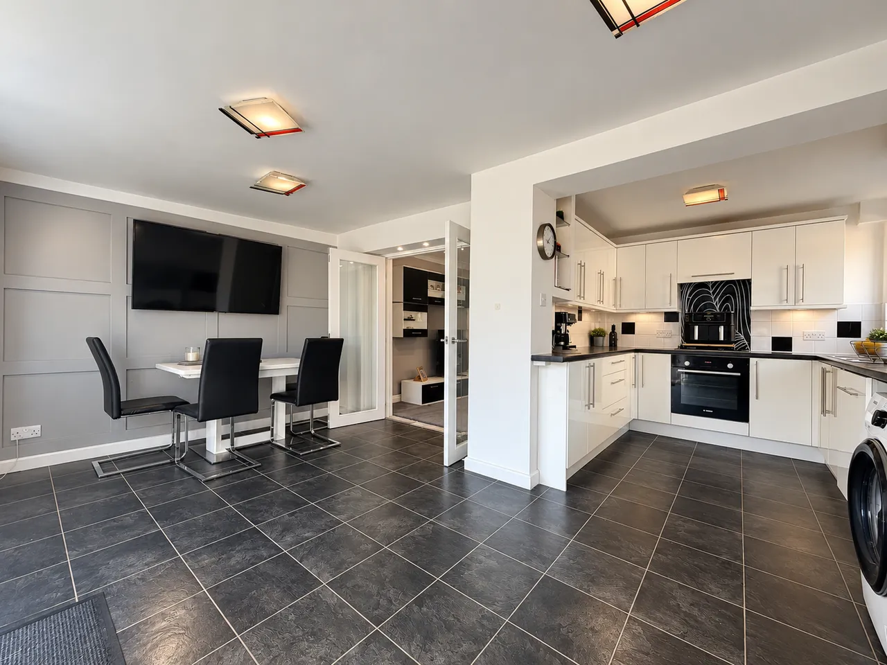Lovely Three Bedroom Semi Detached Home Close, To Schools And Train Station, photo 5