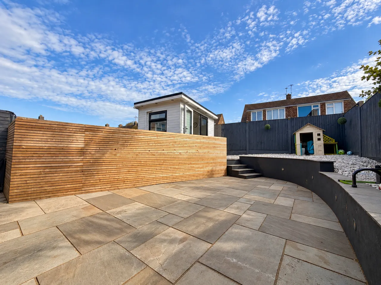 Lovely Three Bedroom Semi Detached Home Close, To Schools And Train Station, photo 9