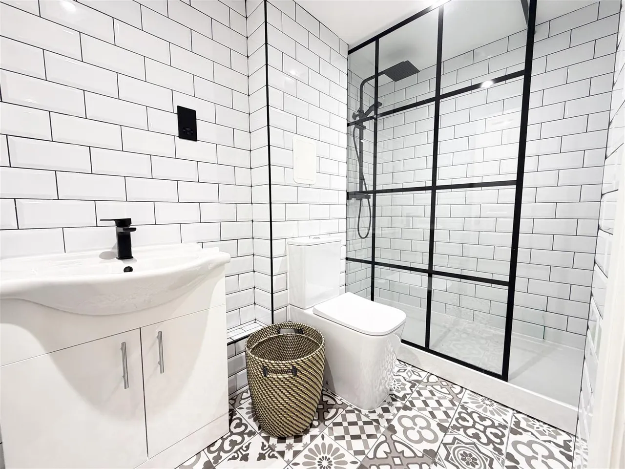 Burlington Place, Eastbourne, BN21 4FF, photo 4