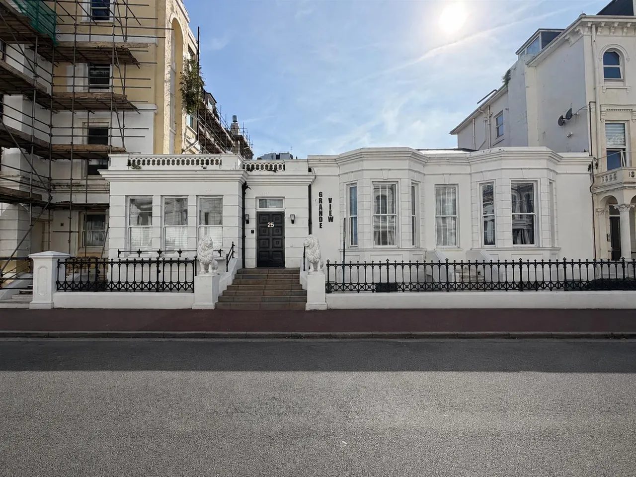 2 bed flat for sale — Burlington Place, Eastbourne, BN21 4FF